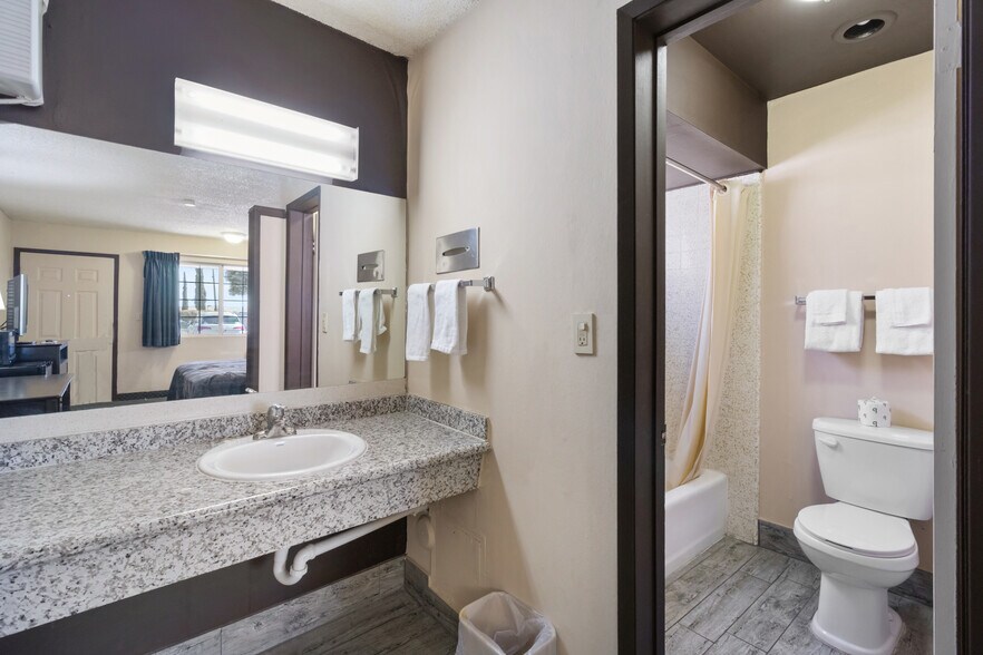 More Photos Of 1243 E Main St, Barstow Hotel For Sale