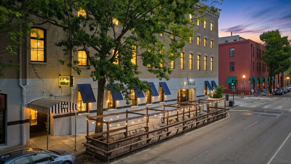 More Photos Of 746 Tchoupitoulas St, New Orleans General Retail For Sale