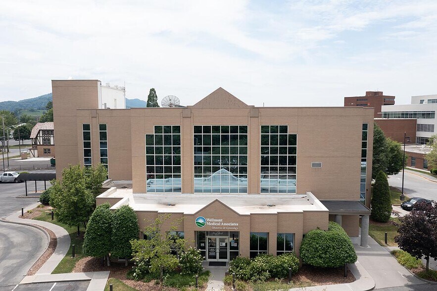 More Photos Of 105 W Park Dr, Kingsport Medical For Lease