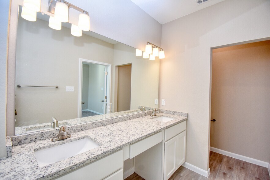 More Photos Of 6202 Oakland Rdg, San Antonio Apartments For Sale