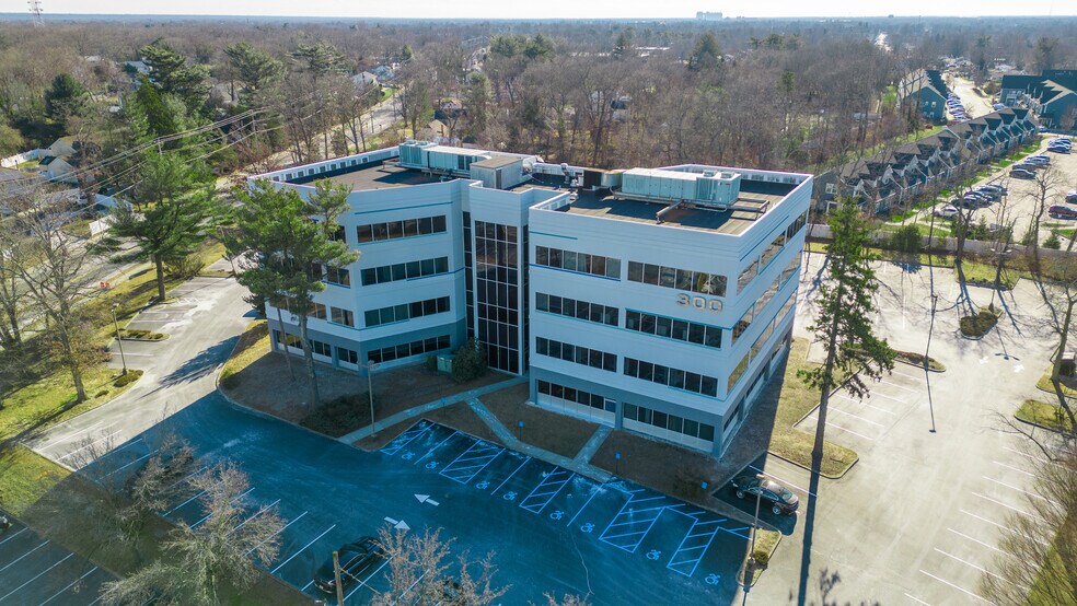 More Photos Of 300 Wheeler Rd, Hauppauge Office For Lease