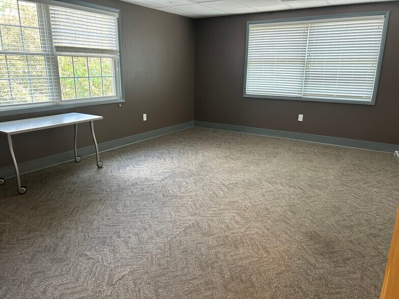 More Photos Of 375 Bay Rd, Queensbury Medical For Lease