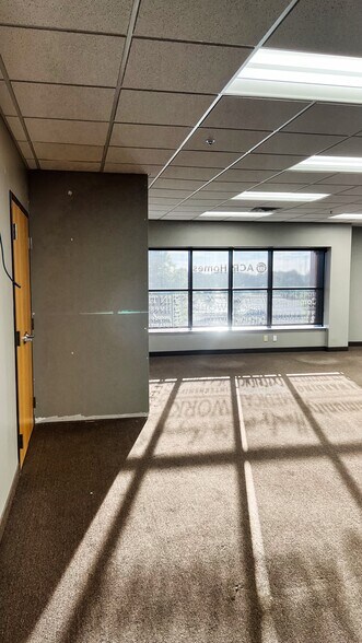 More Photos Of 2850 Cutters Grove Ave, Anoka Office For Lease
