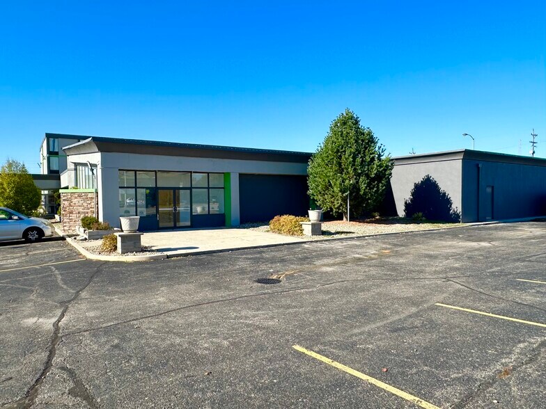 More Photos Of 555 S 3rd St, Terre Haute General Retail For Sale