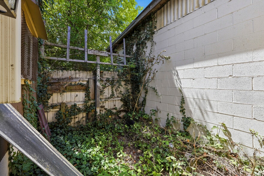 More Photos Of 1358 W Main St, Forest City Warehouse For Sale