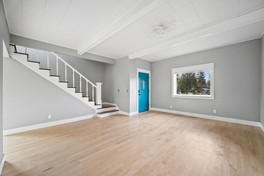 More Photos Of 12533 SE Sunnyside Rd, Happy Valley Flex For Sale