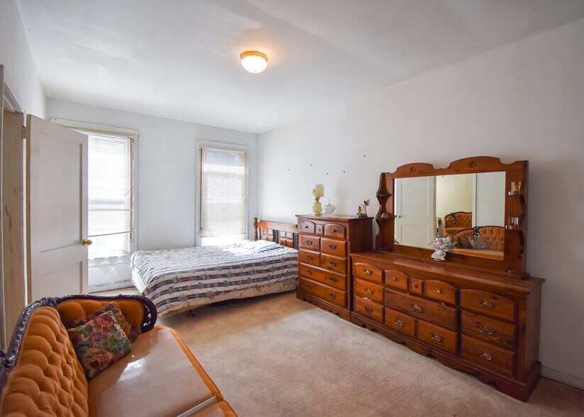 More Photos Of 818 H St NE, Washington Storefront Retail Residential For Sale