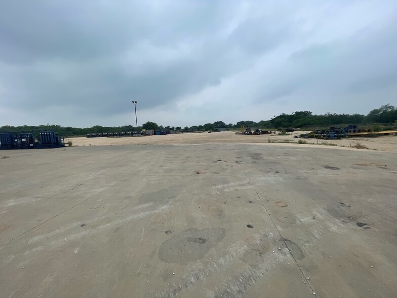 More Photos Of 3765 S US Highway 281, Alice Industrial For Sale