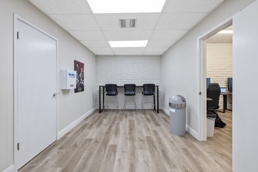 More Photos Of 1620 W Mineral King Ave, Visalia Office For Sale