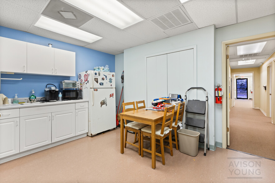 More Photos Of 175 Semoran Commerce Pl, Apopka Light Distribution For Sale