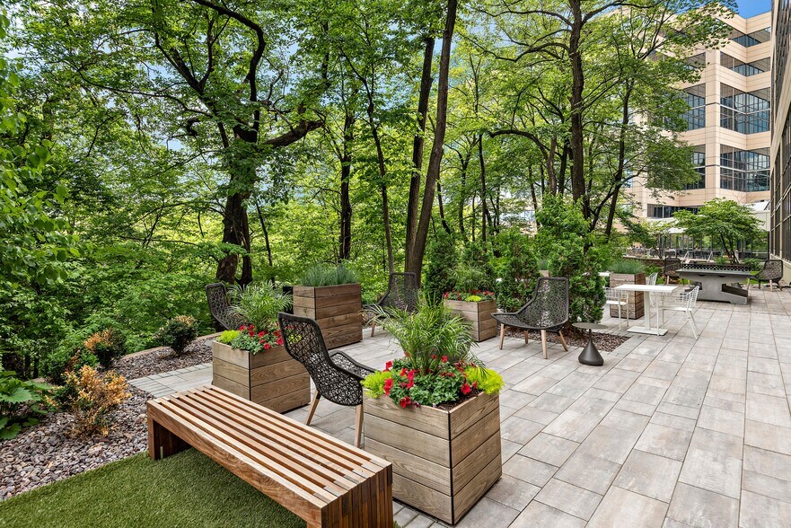 More Photos Of 11100 Wayzata Blvd, Minnetonka Office For Lease