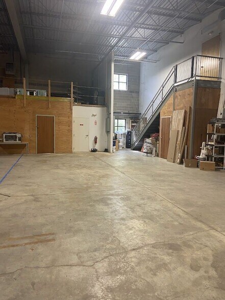 More Photos Of 94 River Rd, Hudson Distribution For Sale