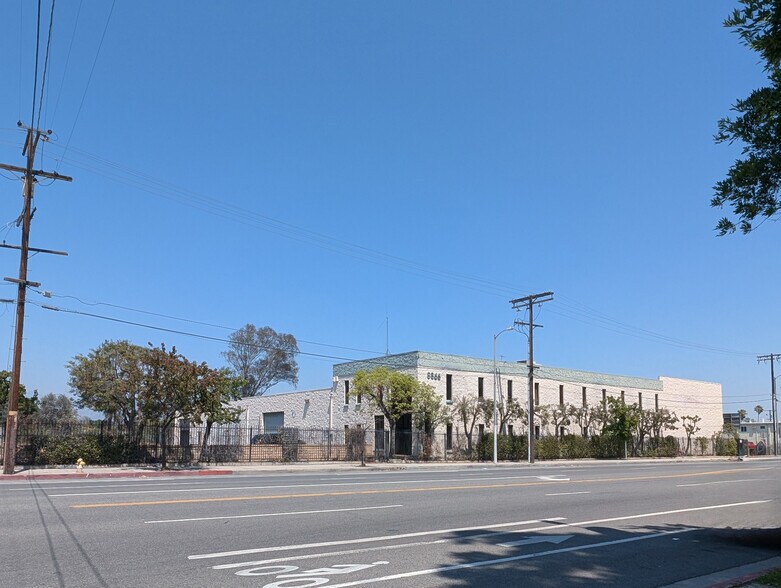 More Photos Of 8866 Laurel Canyon Blvd, Sun Valley Manufacturing For Lease