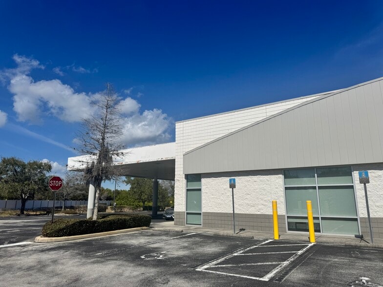 More Photos Of 4021 Tampa Rd, Oldsmar Showroom For Sale