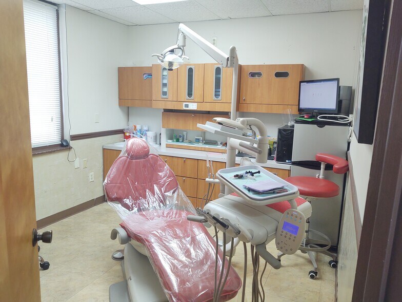 More Photos Of 12618-12620 Lake Ridge Dr, Woodbridge Medical For Lease