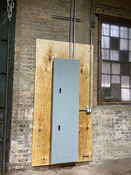 More Photos Of 3162 W Grand Ave, Chicago Warehouse For Lease