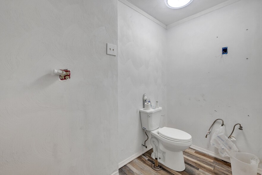 More Photos Of 2712-2716 Nevada Ave, Norfolk Research And Development For Lease