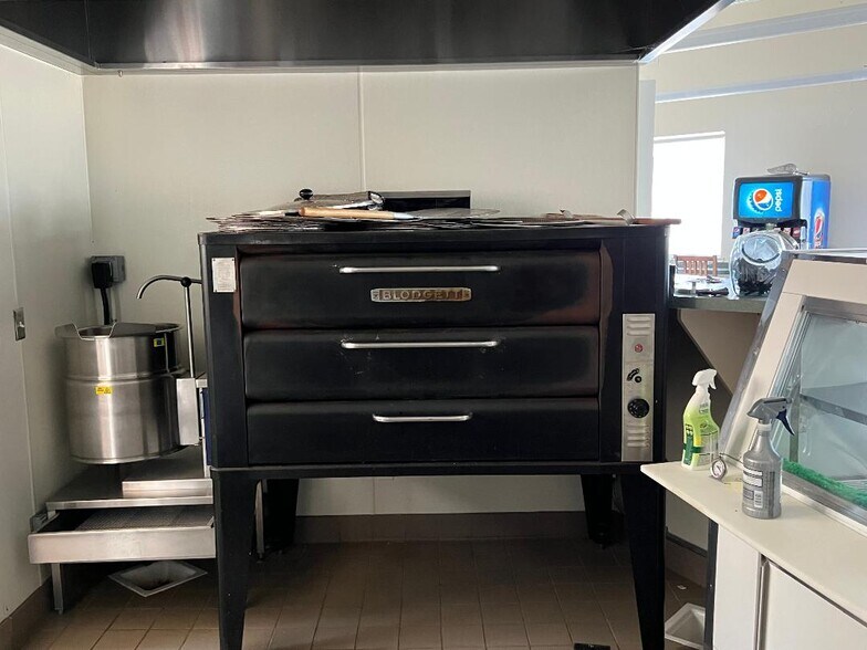 More Photos Of 10920 Lakeshore Dr, Clearlake Trailer Camper Park For Sale