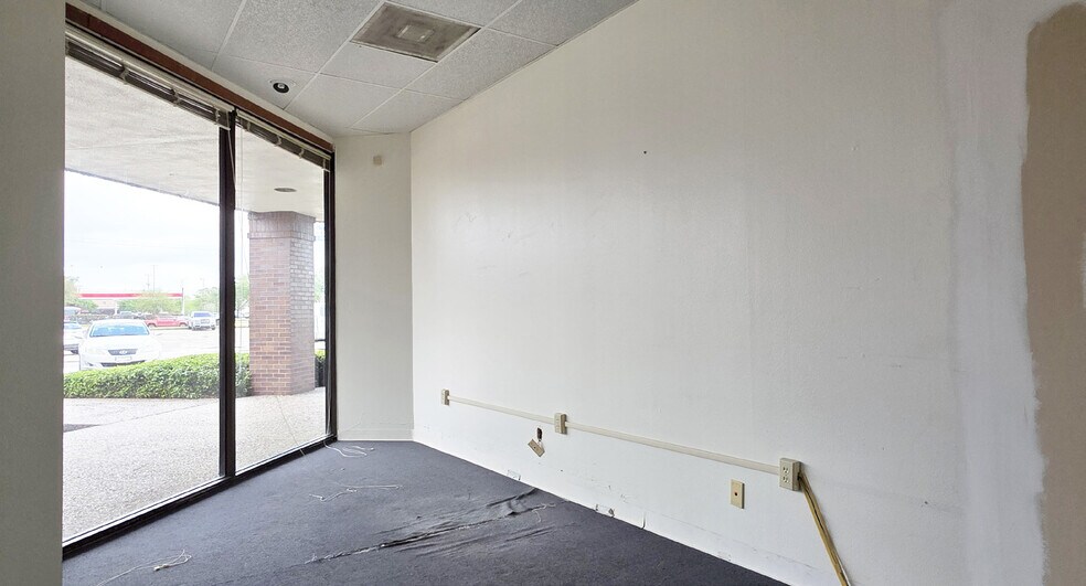 More Photos Of 1309 W Fairmont Pky, La Porte Unknown For Lease