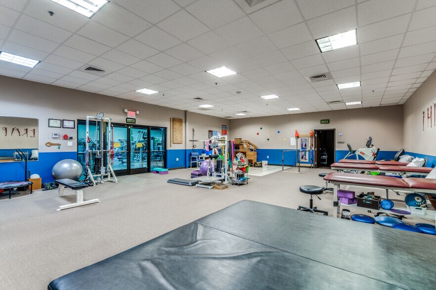 More Photos Of 1000 E Main St, Midlothian Supermarket For Lease