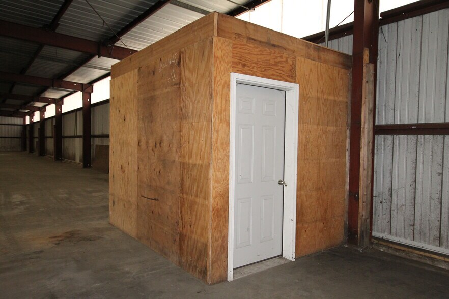 More Photos Of 9 Old Westminster Rd, Hubbardston Warehouse For Lease