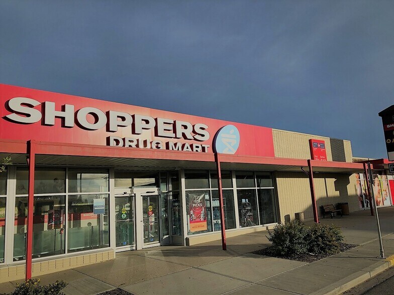 More Photos Of 5015 50 St, Ponoka Storefront For Lease