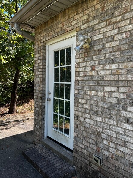 More Photos Of 808 Kraft St, Clarksville Office For Sale