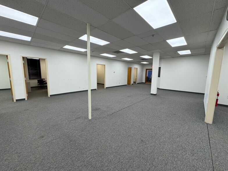 More Photos Of 1985 Ohio St, Lisle Warehouse For Lease