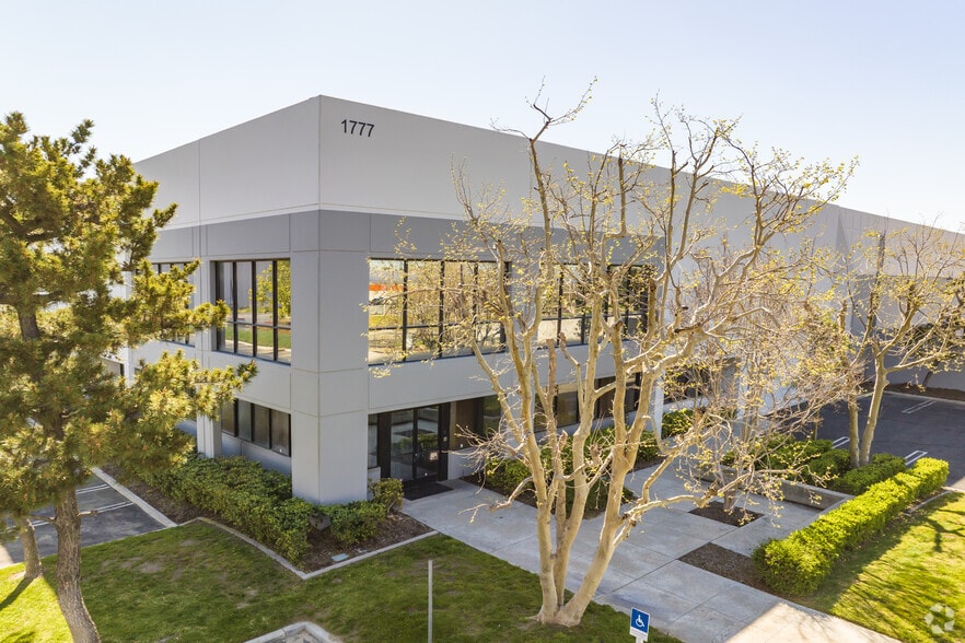 More Photos Of 1777 S Vintage Ave, Ontario Distribution For Lease