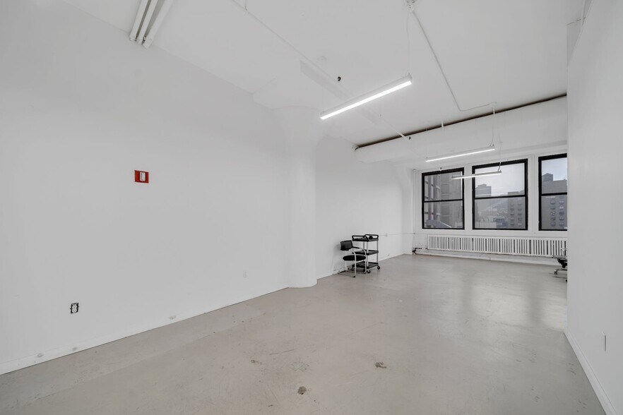More Photos Of 545 W 45th St, New York Loft Creative Space For Lease
