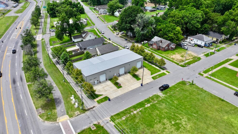 More Photos Of 1112 W 9th St, North Little Rock Warehouse For Sale