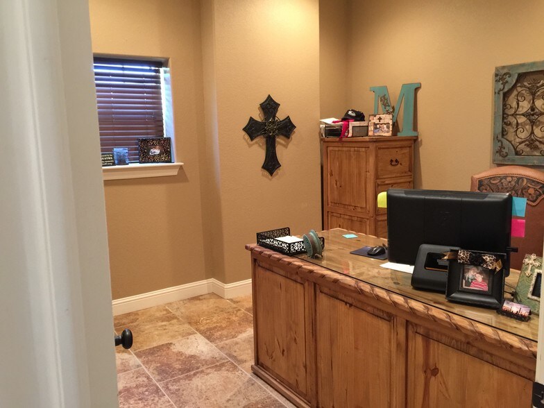 More Photos Of 1902 E State Highway 36, Abilene Warehouse For Lease