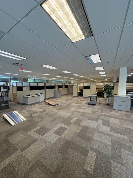 More Photos Of 5300 Kings Island Dr, Mason Office For Sale