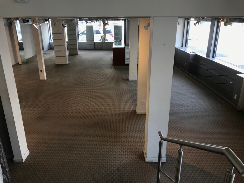 More Photos Of 15 N Dean St, Englewood Restaurant For Lease