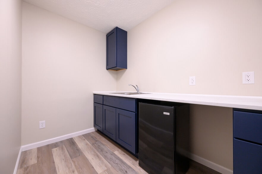 More Photos Of 216 E Reynolds Rd, Lexington Office For Lease