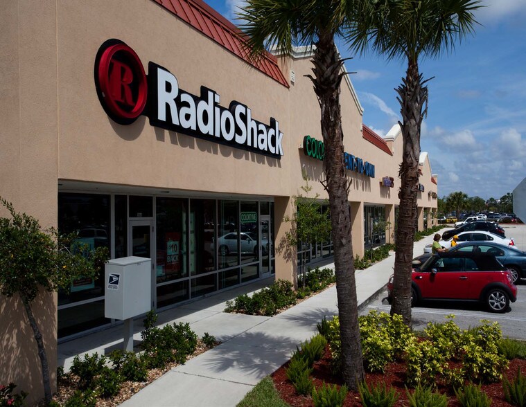 More Photos Of 10921-10941 S US 1 Hwy, Port Saint Lucie Storefront For Lease