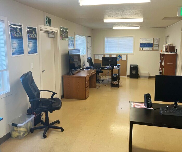 More Photos Of 10930 NE Marx St, Portland Flex For Sale