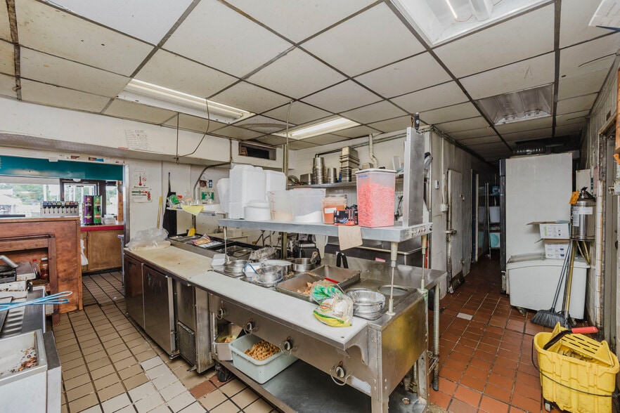 More Photos Of 503 N West St, Wichita Fast Food For Sale