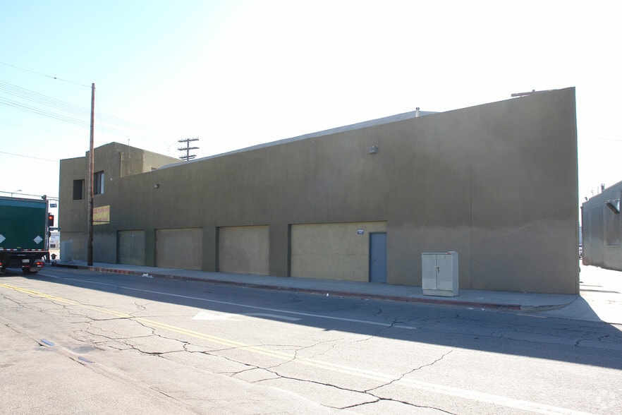 More Photos Of 2001-2031 S Santa Fe Ave, Los Angeles Warehouse For Lease