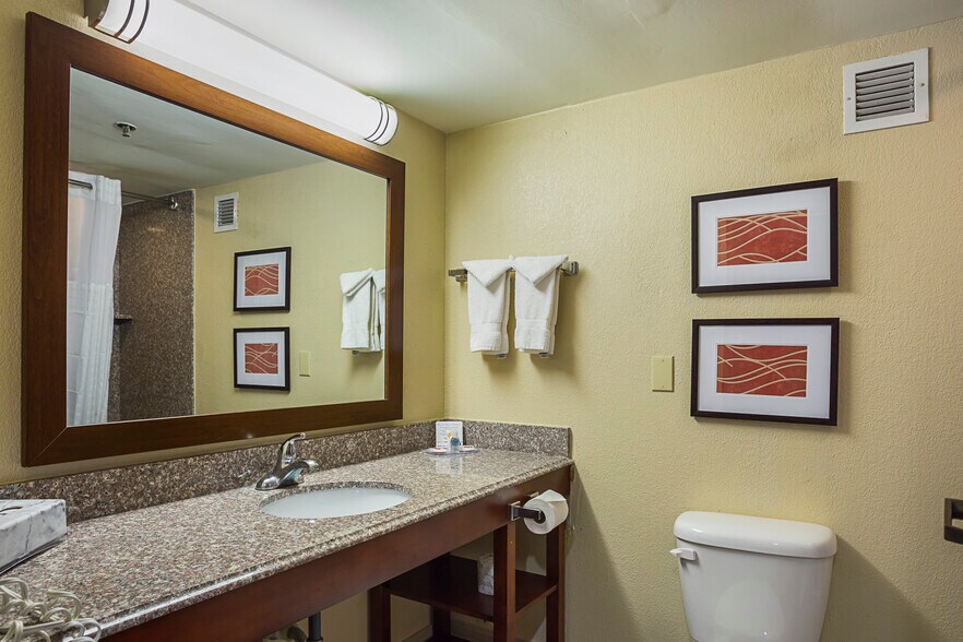 More Photos Of 4924 Constitution Ave, Baton Rouge Hotel For Sale