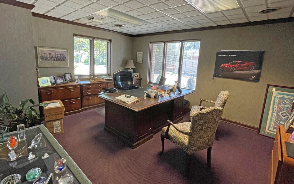 More Photos Of 24053 Jefferson Ave, Saint Clair Shores Office For Sale