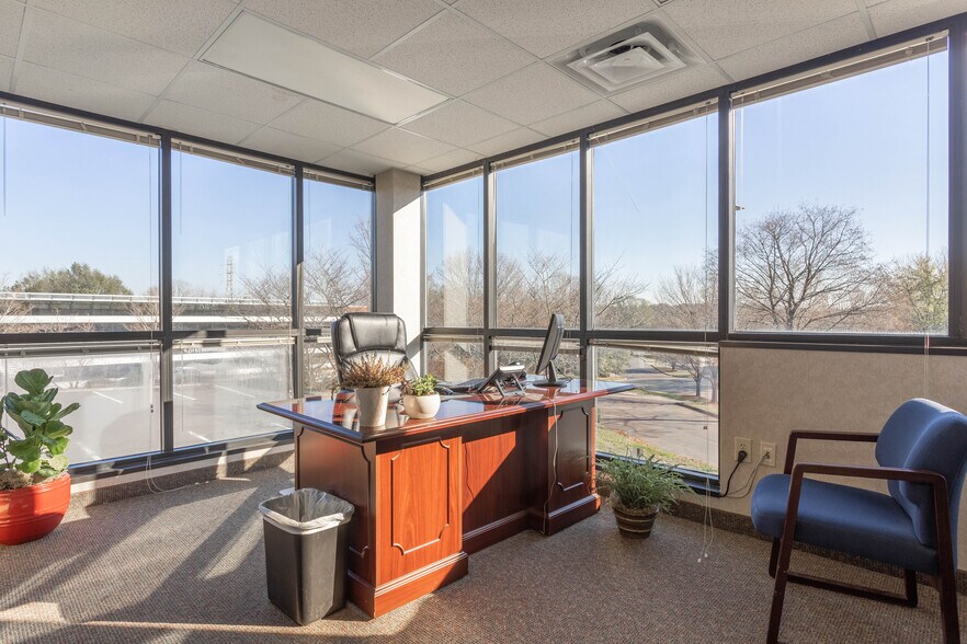 More Photos Of 730 Highland Oaks Dr, Winston-Salem Medical For Sale