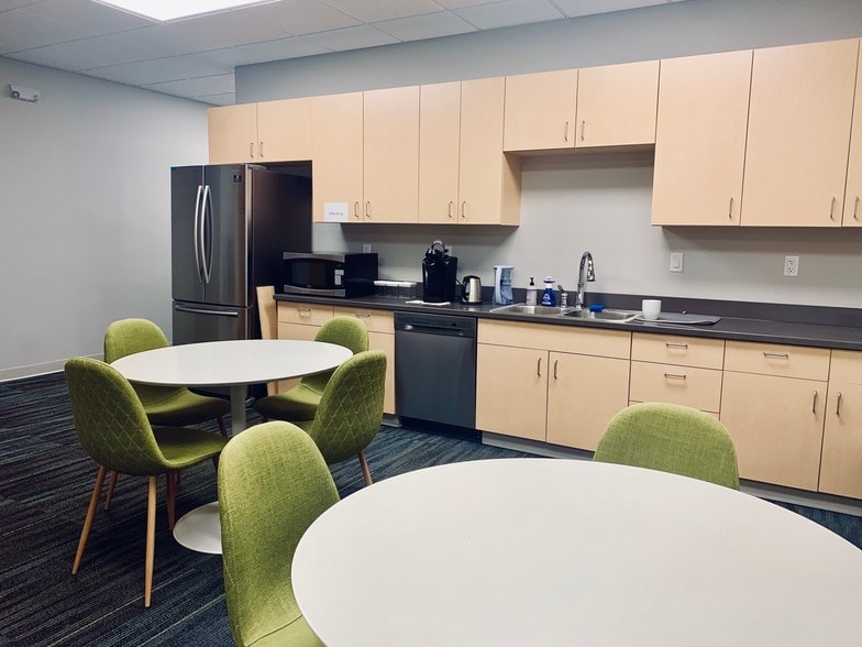 More Photos Of 1902 Fox Dr, Champaign Office For Lease