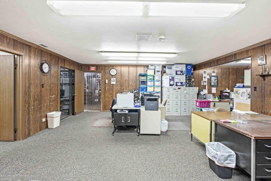 More Photos Of 311 E Corning Rd, Beecher Warehouse For Lease