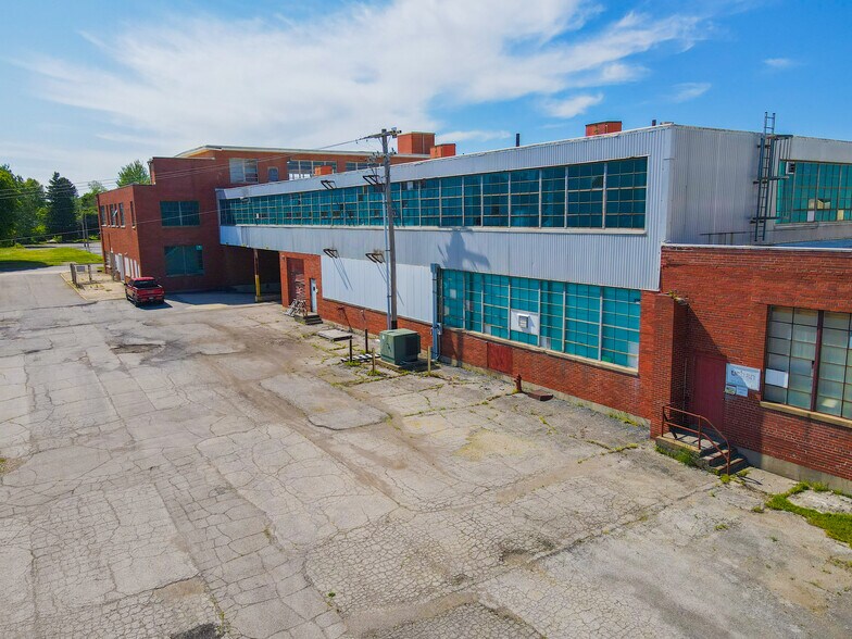 More Photos Of 521 S Market St, Galion Manufacturing For Sale