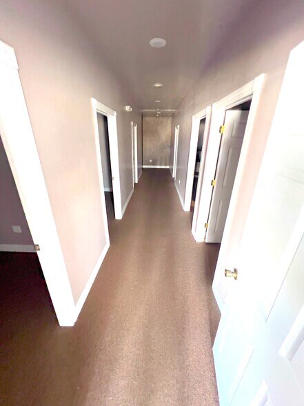 More Photos Of 802-806 Wynan Ct, Anadarko Medical For Sale