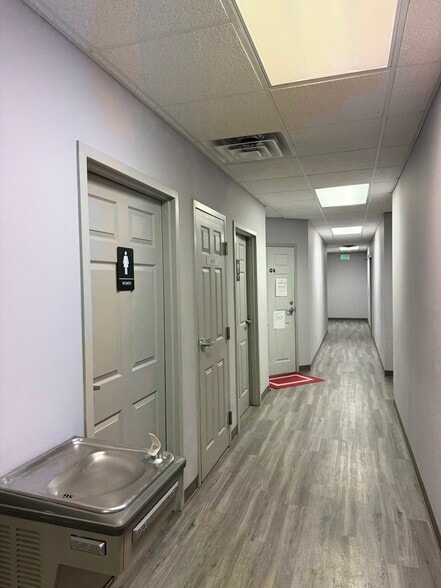 More Photos Of 1620 Country Club Rd, Valparaiso Freestanding For Lease