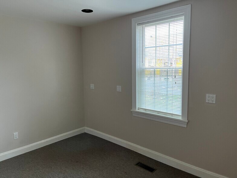 More Photos Of 3642 Main St, Stone Ridge Office Residential For Lease