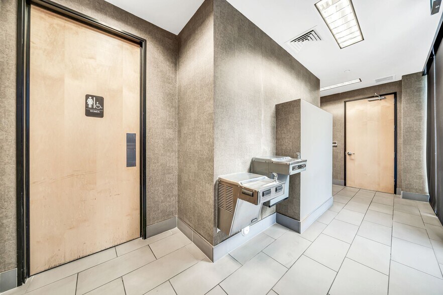 More Photos Of 14505 N Hayden Rd, Scottsdale Light Distribution For Lease