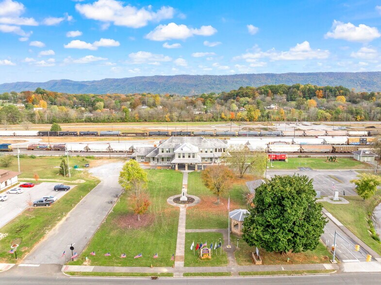 More Photos Of 824 Tennessee Ave, Etowah Storefront Retail Office For Sale